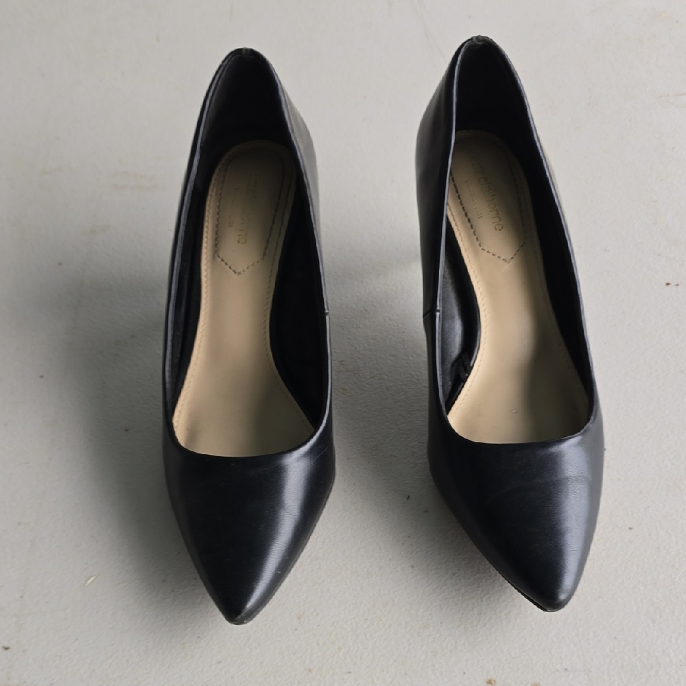 Liz Claiborne Black Pointed-Toe Women's Pumps
